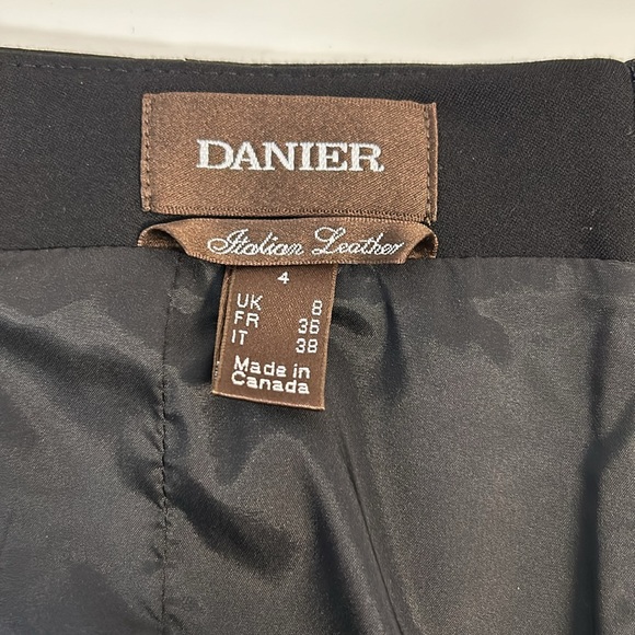 NWOT Danier leather black skirt with leather detail. - Picture 7 of 9